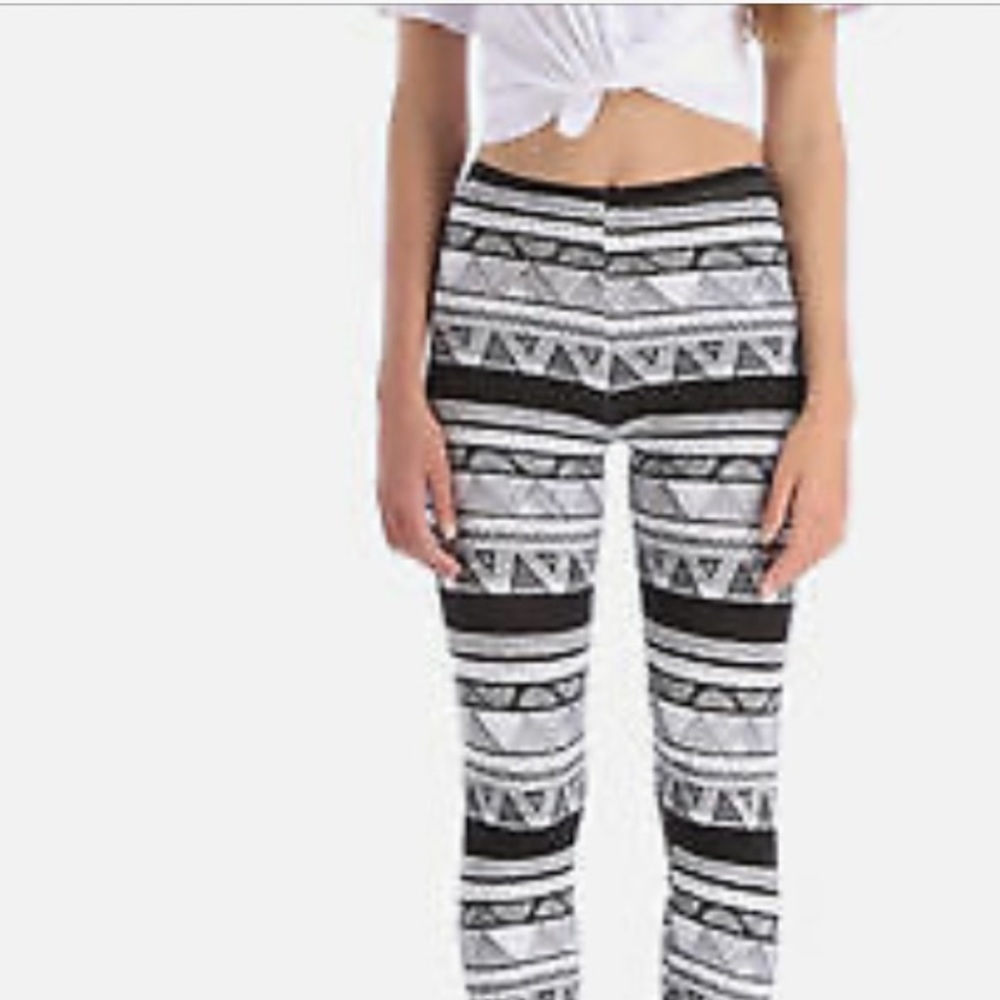 American Eagle Hi-Rise Nordic Leggings